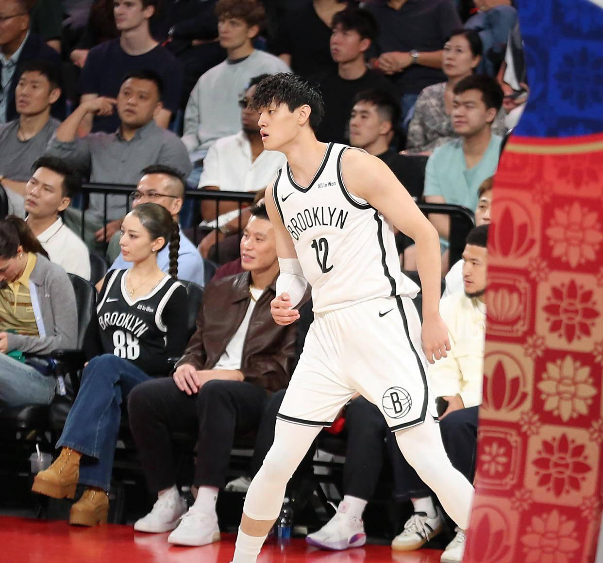 曾凡博NBA夏季联赛亮相尴尬，学习崔永熙成关键任务