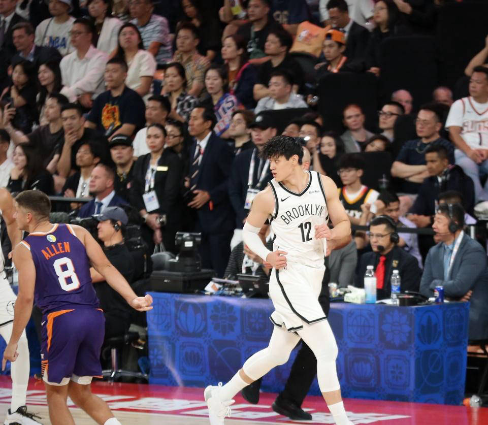 曾凡博NBA夏季联赛亮相尴尬，学习崔永熙成关键任务