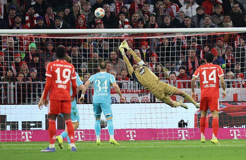 拜仁5-1霍芬海姆 迪亚斯帽子戏法