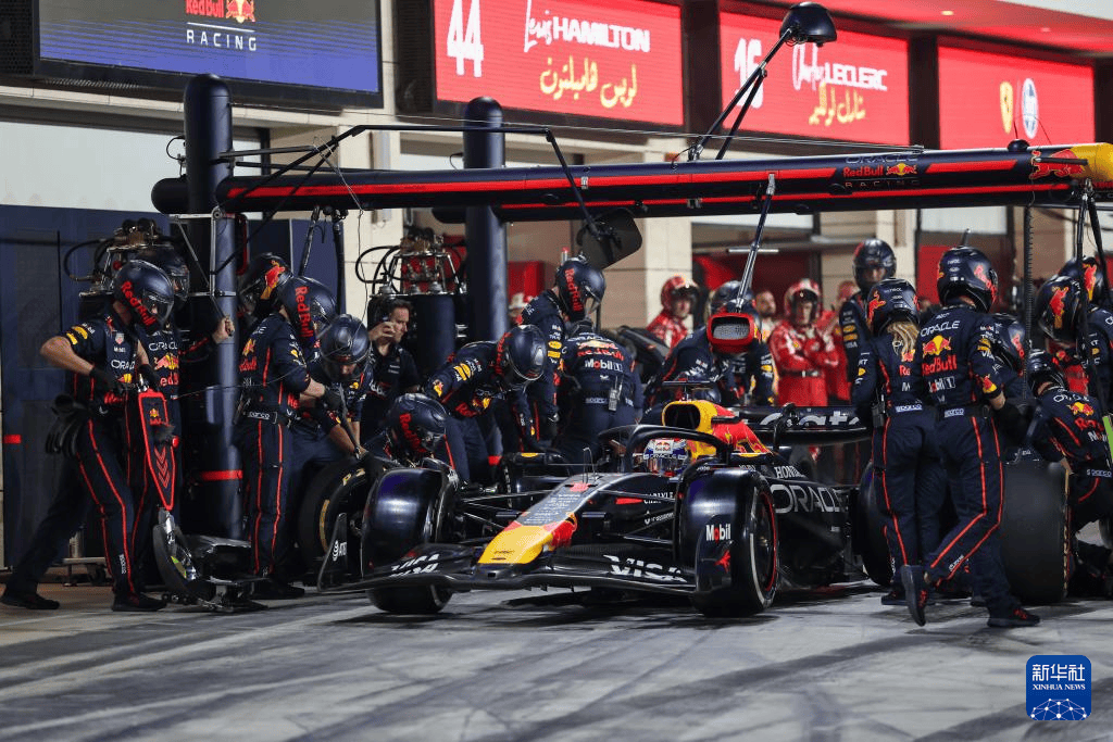 组图：F1卡塔尔大奖赛 荷兰车手维斯塔潘夺冠