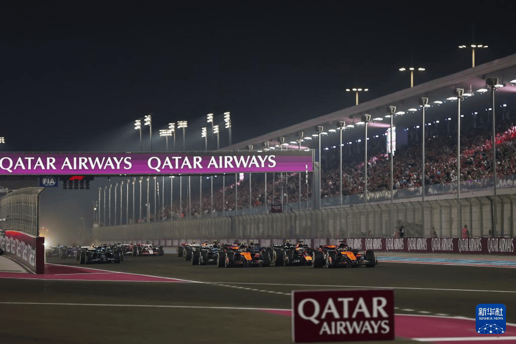 组图：F1卡塔尔大奖赛 荷兰车手维斯塔潘夺冠