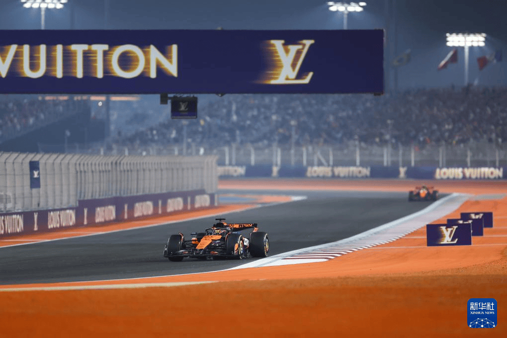 组图：F1卡塔尔大奖赛 荷兰车手维斯塔潘夺冠